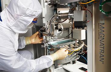 在系统上进行维护的服务工程师